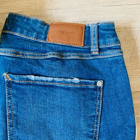 🌿Zara | Raw Hem Skinnies w/ Stripe Embellishment - Picture 2 of 8